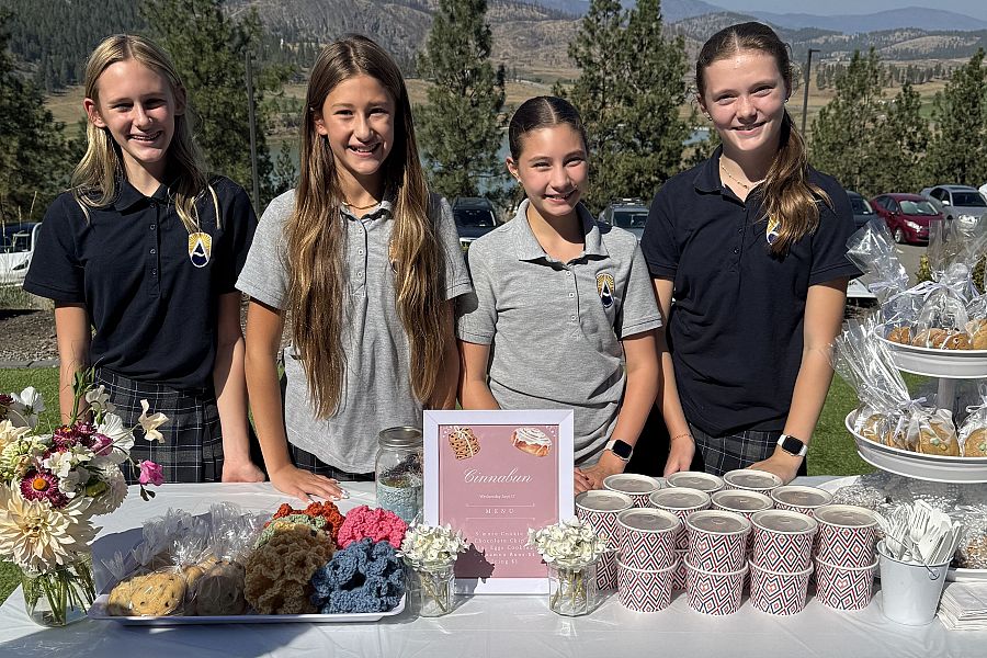 "Grade 7s in Action": Making a Difference at the Trinkets & Treats Market "Grade 7s in Action": Making a Difference at the Trinkets & Treats Market